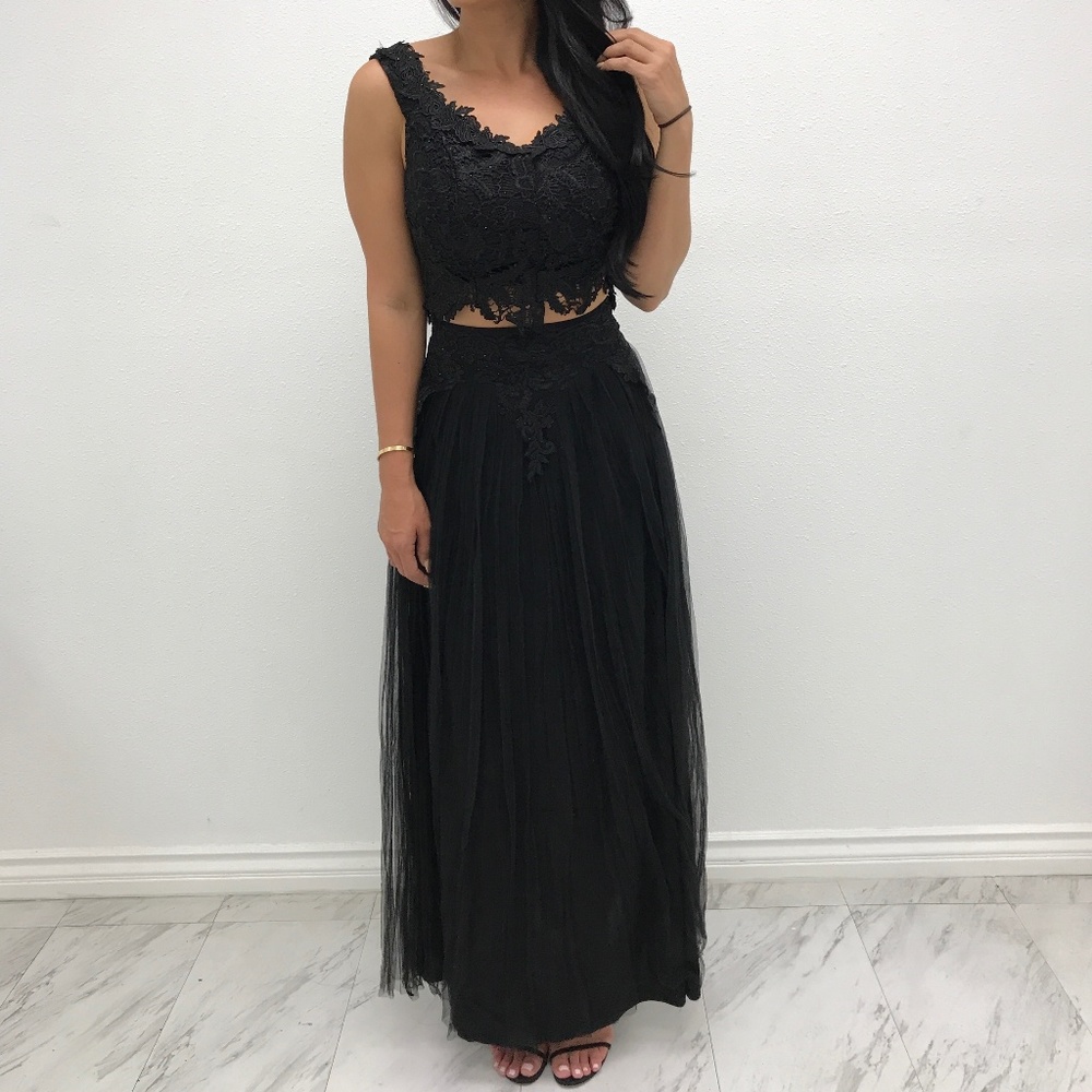 Black lace and tulle long skirt set